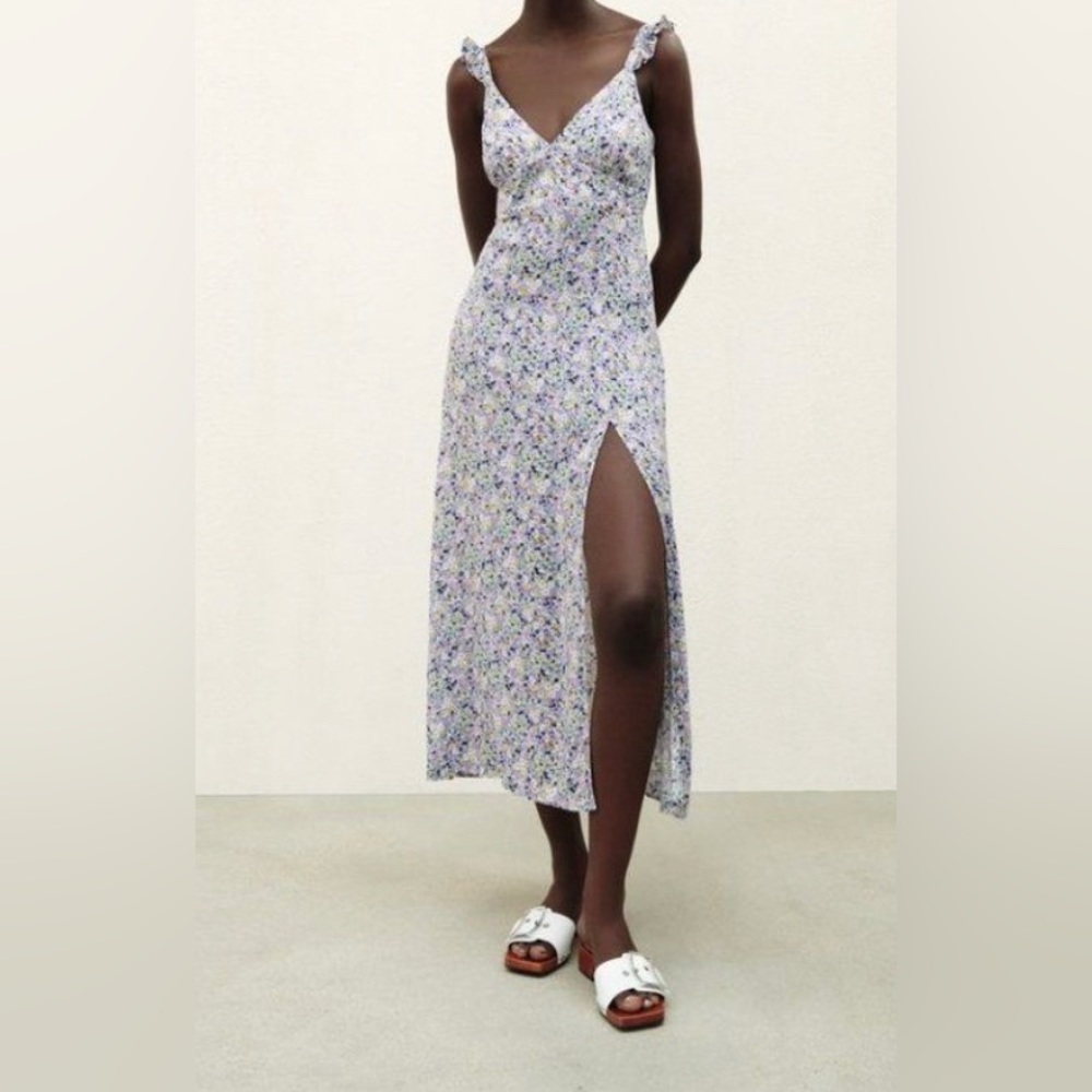 Zara Ditsy Print Midi dress size M ruffled purple/periwinkle colored